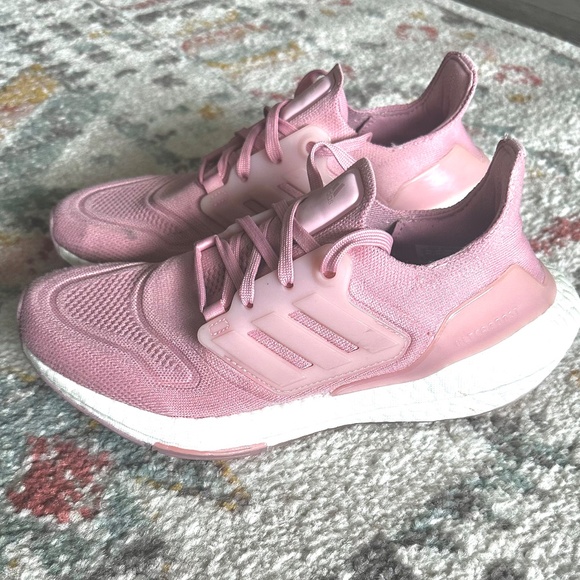 Adidas Ultraboost 22 Womens Running Shoes - Picture 2 of 2